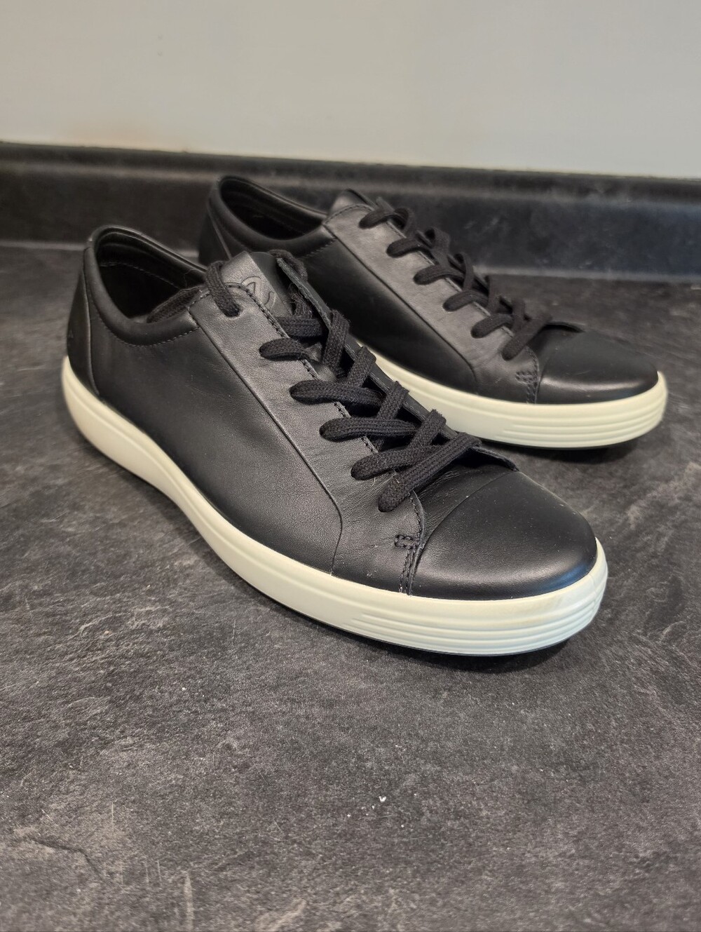 ECCO men's Soft 7 City Black Leather Sneakers Size 10